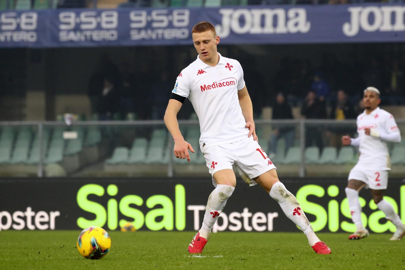 Pietro Comuzzo passa il pallone