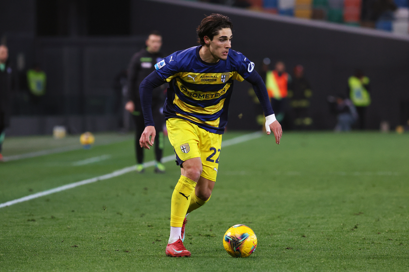 L'attaccante del Parma Matteo Cancellieri in campo contro l'Udinese in Serie A Junews.it