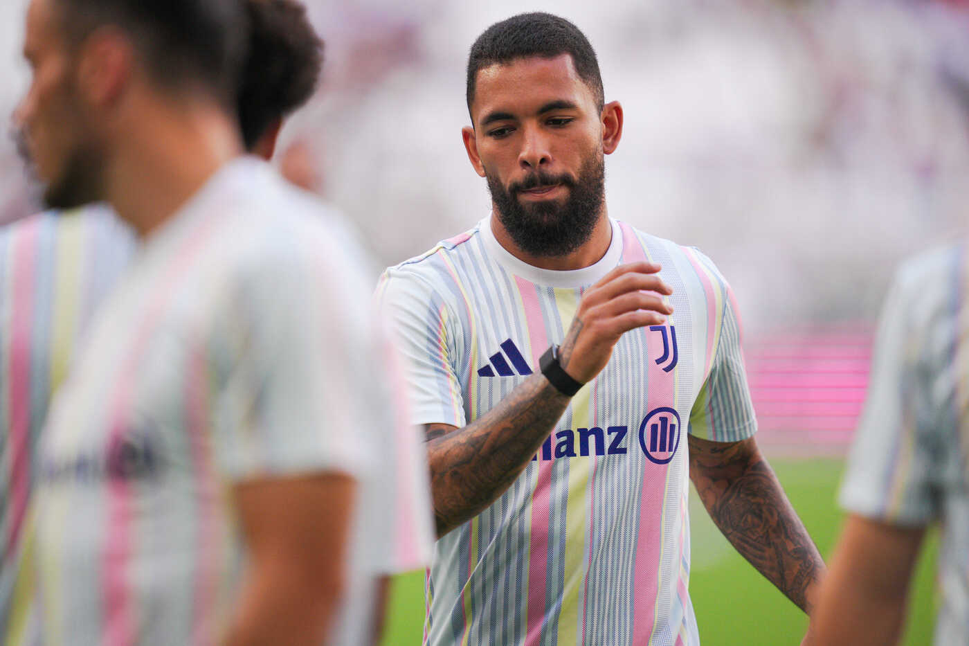 Douglas Luiz Nottigham Forest