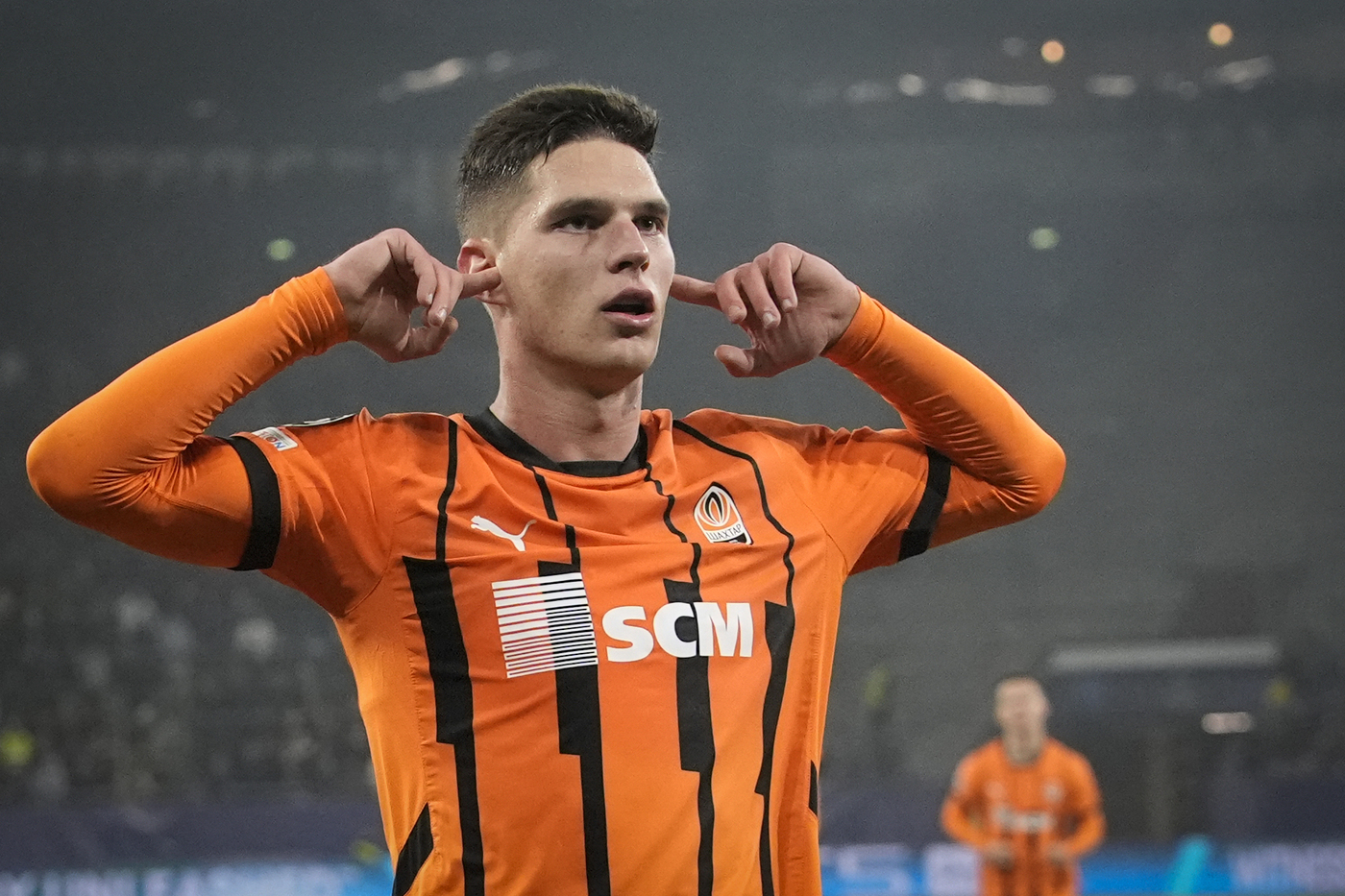 Georgiy Sudakov esulta per un gol segnato con la maglia dello Shakthar Donetsk Junews.it
